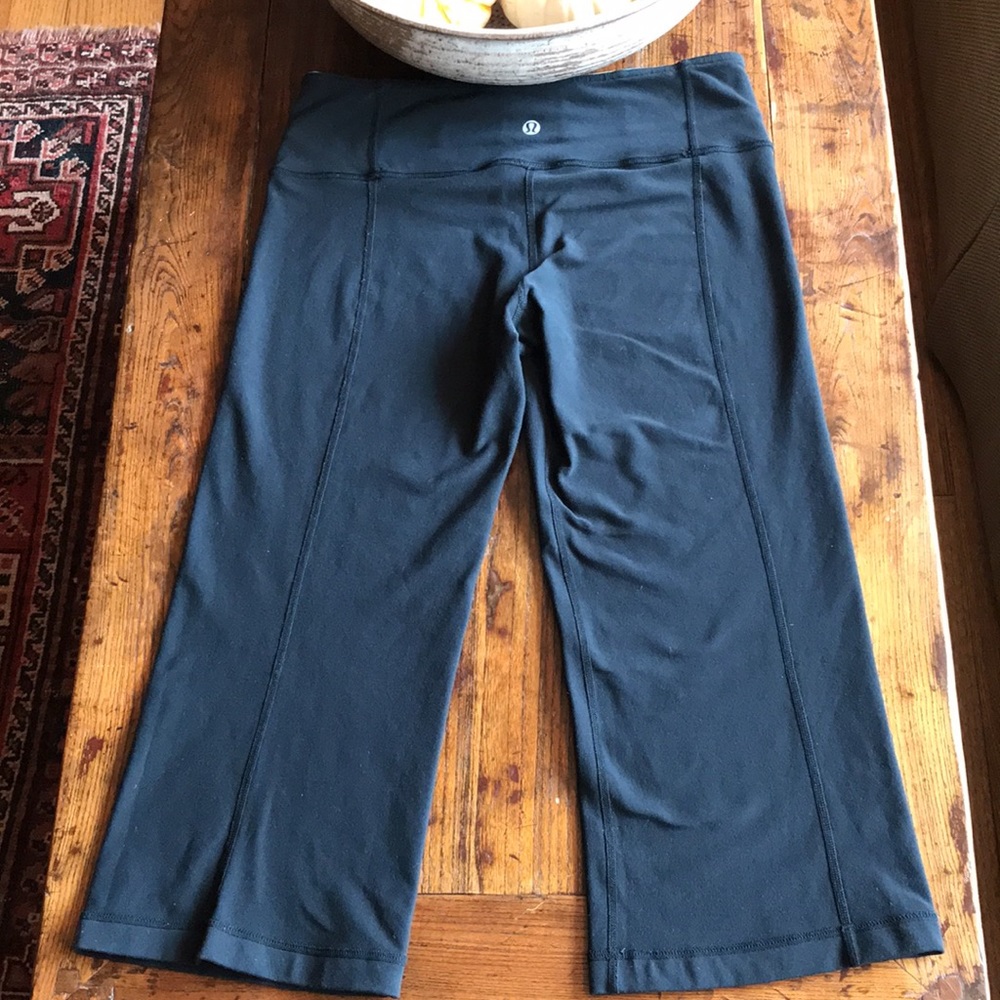 Lululemon reversible black crop yoga pants Sz 6 - Picture 8 of 8
